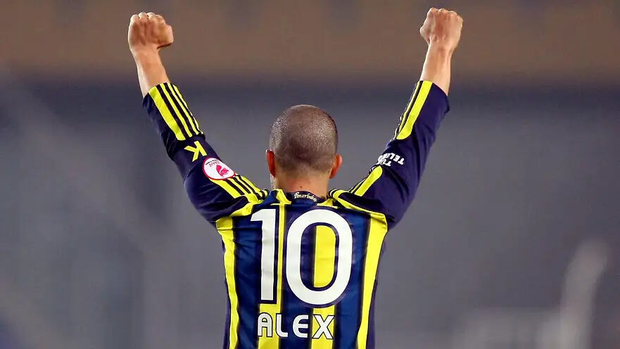 Alex de Souza: Futbolun Efsane Ismi ve Türk Futboluna Katkıları